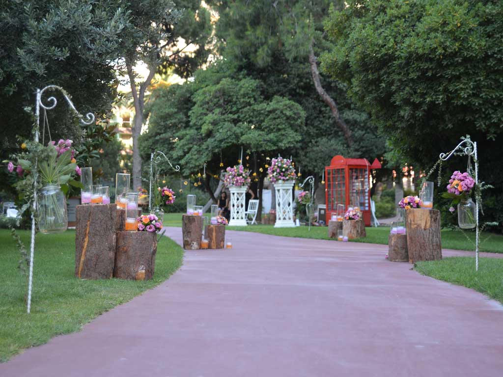 https://www.divawedding.com.tr/wp-content/uploads/2017/01/izmir-dekorasyon-dugun-organizasyon-susleme.jpg