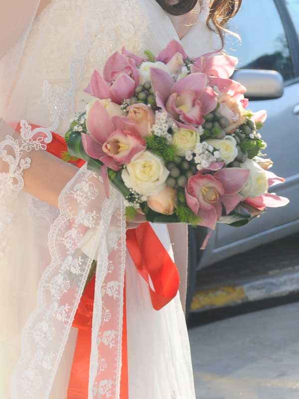 https://www.divawedding.com.tr/wp-content/uploads/2017/01/izmir-dugun-icin-el-buketi-diva-wedding-2.jpg