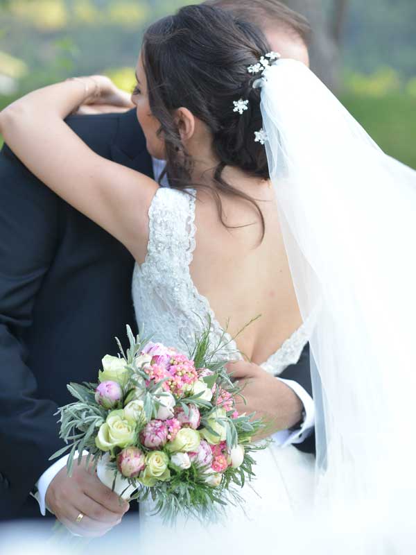 https://www.divawedding.com.tr/wp-content/uploads/2017/01/izmir-dugun-icin-el-buketi-diva-wedding-3.jpg