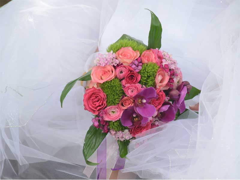 https://www.divawedding.com.tr/wp-content/uploads/2017/01/izmir-dugun-icin-el-buketi-diva-wedding-4.jpg