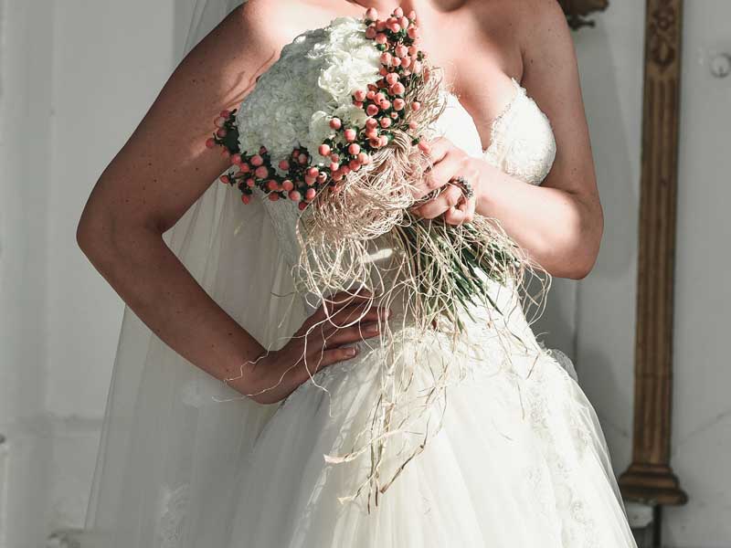 https://www.divawedding.com.tr/wp-content/uploads/2017/01/izmir-dugun-icin-el-buketi-diva-wedding-7.jpg