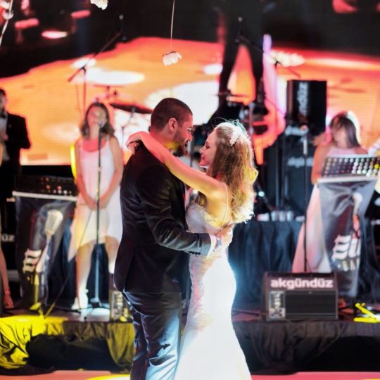 https://www.divawedding.com.tr/wp-content/uploads/2018/08/Aslı-ve-Cankut_-540x540.jpg