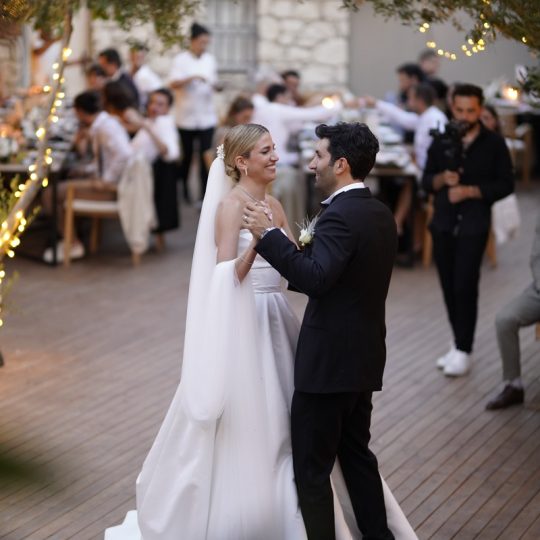 https://www.divawedding.com.tr/wp-content/uploads/2022/06/aylin_alper_yeniyeralacati1-540x540.jpg